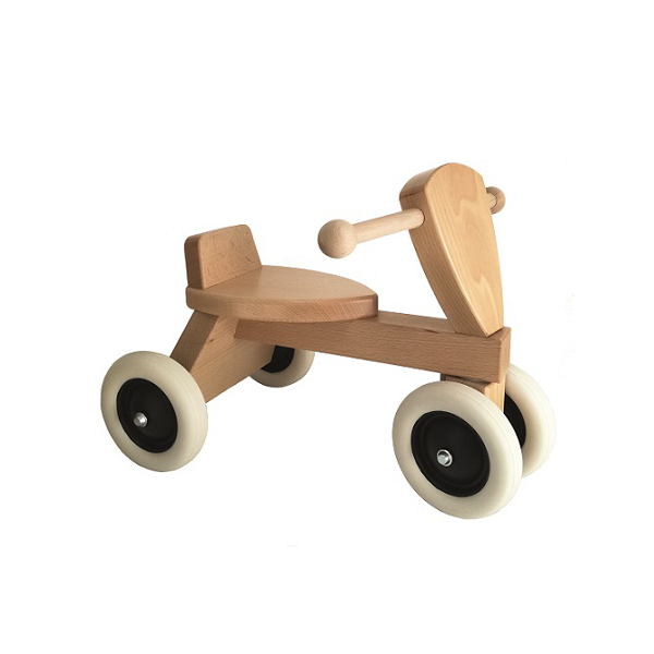 Triciclo de madera natural